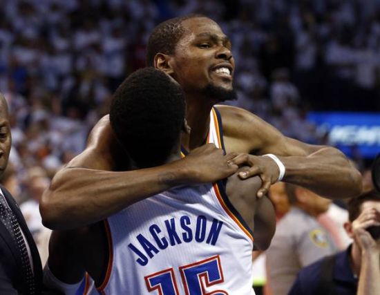 惜败独行侠，客场11连胜终结，客战战绩12-3联盟最佳（惜负独行侠，客场11连胜告破，客战12胜3负联盟最佳）