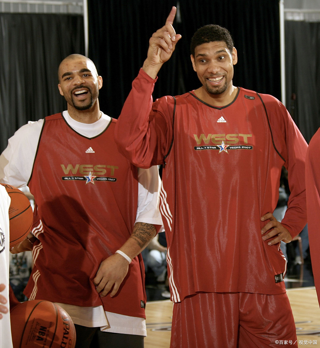 记者：德容因个人事务缺席对阵阿拉维斯的比赛（记者：德容因私事无缘与阿拉维斯之战）