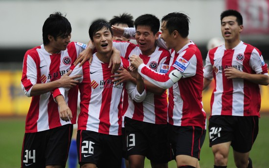 悉尼FC主帅：罗里将伤愈复出，领跑积分榜难免会如芒在背（悉尼FC主帅：罗里即将复出，领跑积分榜压力不小）