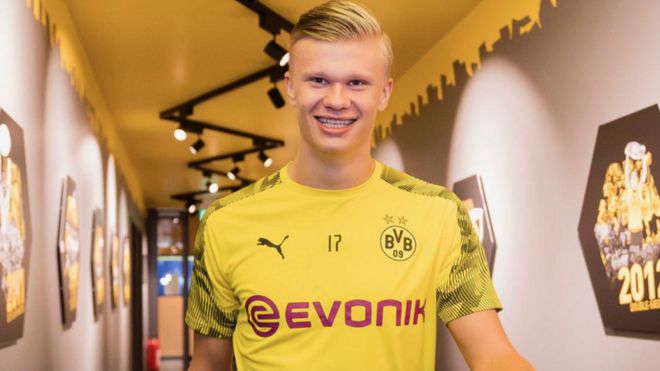 克尼佩尔：对足球的热爱与挑战并存（克尼佩尔：热爱足球，挑战同行）