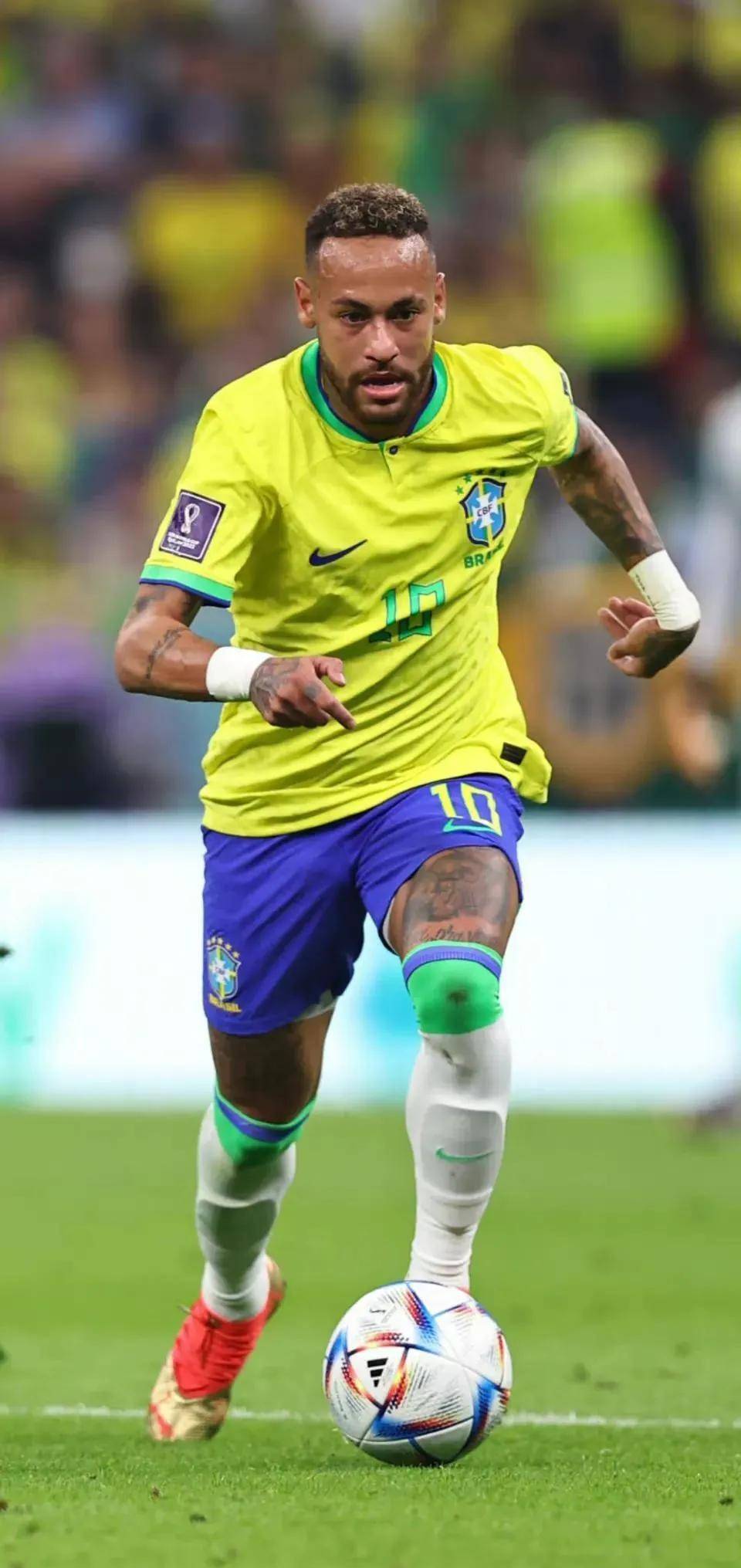 小法：阿隆索的难题是管理更衣室，每个人都认为自己应该首发（法布雷加斯：阿隆索最大挑战在更衣室管理——人人都觉得自己该首发）