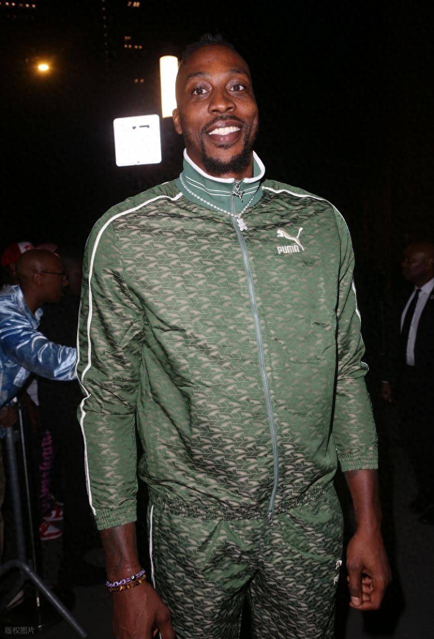 西甲半场：瓦莱拉劲射破门，埃尔切暂1-0赫罗纳（西甲半场：瓦莱拉重炮建功，埃尔切暂以1-0领先赫罗纳）